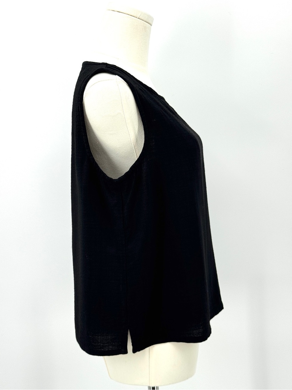 Eileen Fisher Black Linen Blend Scoop Neck Shell Tank Quiet Luxury - Picture 2 of 8